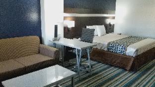 Homebridge Inn And Suites Beaumont Room photo